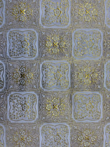 Koronka Dia Lace biało-złota GM-5525 kwiatowe ornamenty w kwadratach 50 cm – zbliżenie wzoru