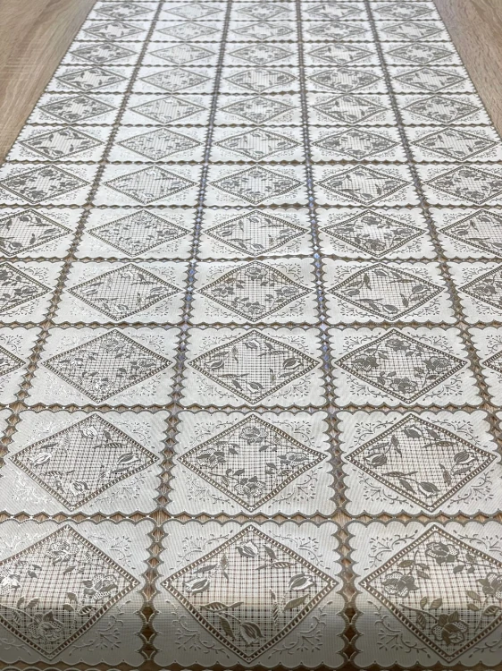 Koronka Dia Lace kremowa P-5526 roślinne romby w kwadratach 50 cm – aranżacja stołu