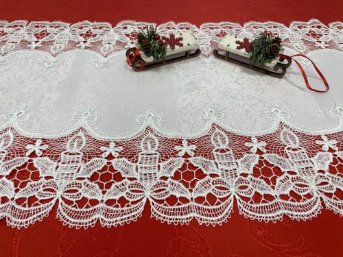 Świąteczny bieżnik 40 × 135 cm z gipiurowym motywem świeczki – widok całości