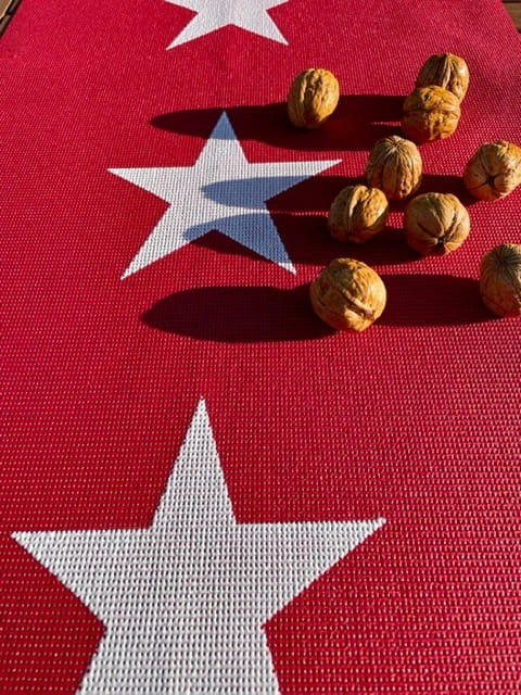 Czerwony bieżnik świąteczny MIAMI 40 × 150 cm w gwiazdy – piąty widok