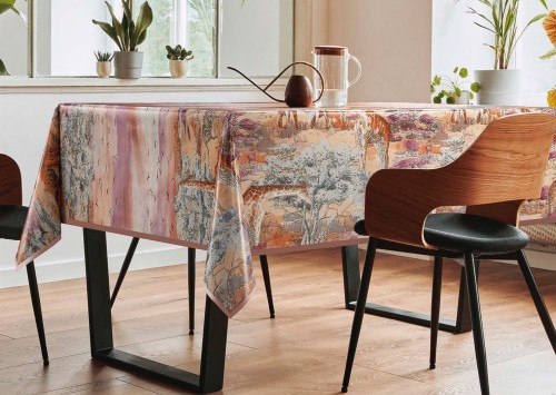 Cerata w rolce MOD-6294-01 żyrafy na różowej sawannie – aranżacja stołu