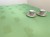 Seledynowy obrus plamoodporny 120 × 120 cm w liście i ornamenty – aranżacja na stole