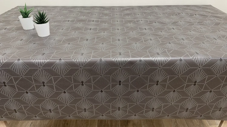 Obrus z ceraty – brązowy geometryczne wzory