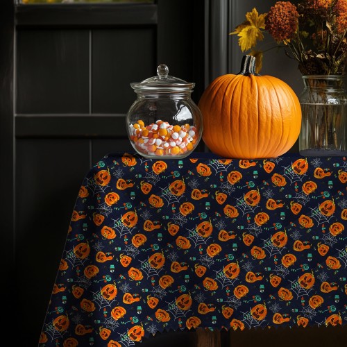 Obrus plamoodporny Halloween w dynie, pająki i cukierki – widok na stole