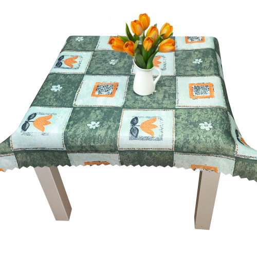 Obrus plamoodporny 75 × 75 cm w zieloną kratę i pomarańczowe tulipany – widok na stole