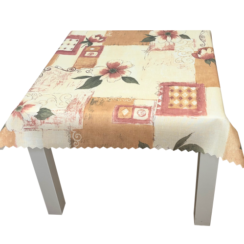Obrus plamoodporny 75 × 75 cm w beżowe kwadraty i różowe kwiaty – widok na stole