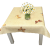 Obrus plamoodporny 75 × 75 cm w motyle na beżowym tle – widok na stole