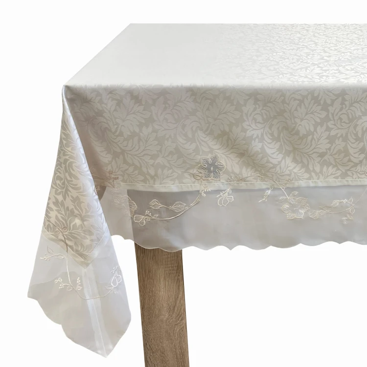 Obrus haftowany ecru kwiaty 140x220 – widok całości