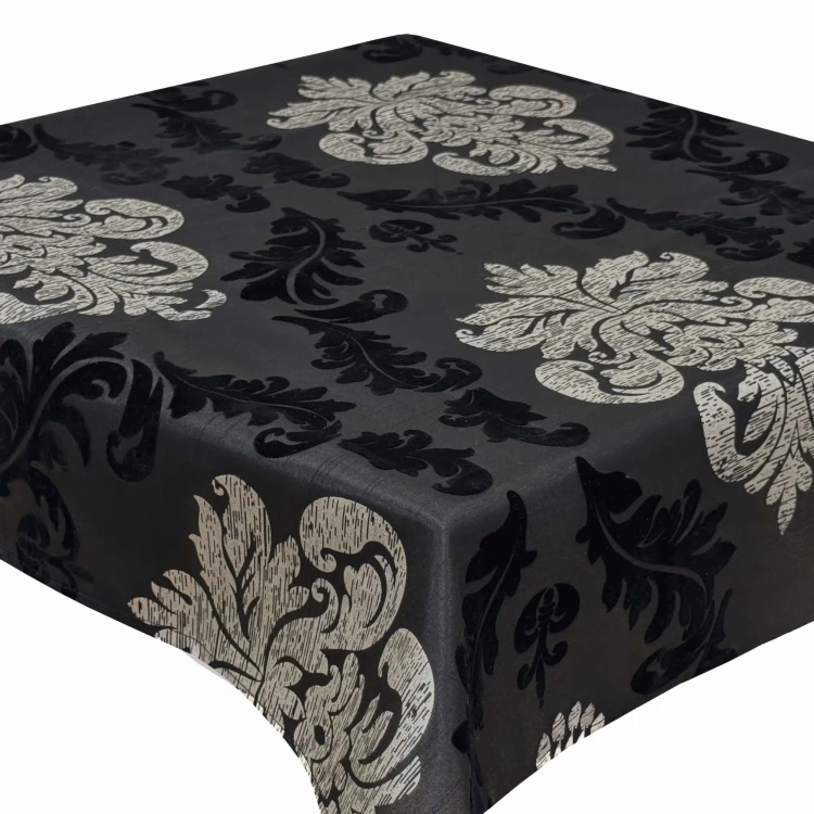 Obrus dekoracyjny ORIENT 80 × 80 cm z ornamentem na czarnym tle – widok całości