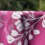Różowy obrus ogrodowy CAPRI Summer 130 × 160 cm z lamówką – trzeci widok