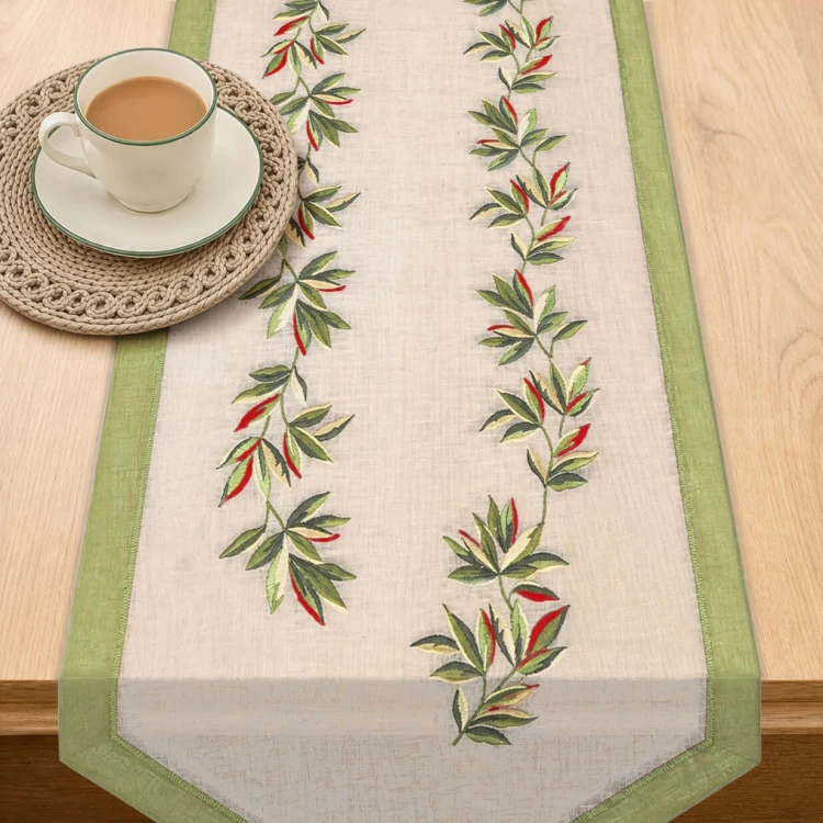 Bieżnik Salsa 40 × 140 cm zielone liście, białe tło – widok w aranżacji na stole