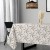 Cerata w rolce Glitter 7082D z brokatem – aranżacja na stole