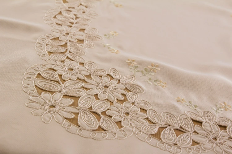 Obrus haftowany ELEGANT F5-1244 (ecru) – trzeci widok