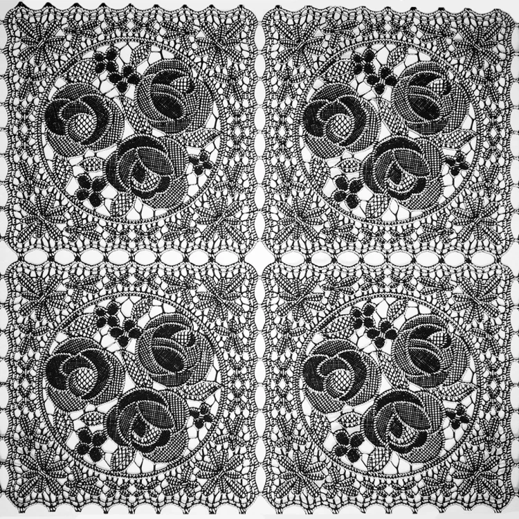 Koronka Dia Lace czarna 50 cm P-576 róże w okrągłych medalionach – wzór ażurowy
